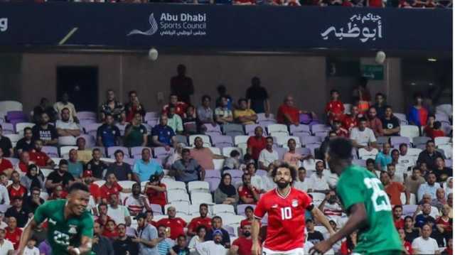 الإمارات تمنع لاعبي وجماهير منتخب مصر من رفع أعلام فلسطين.. وغضب واسع