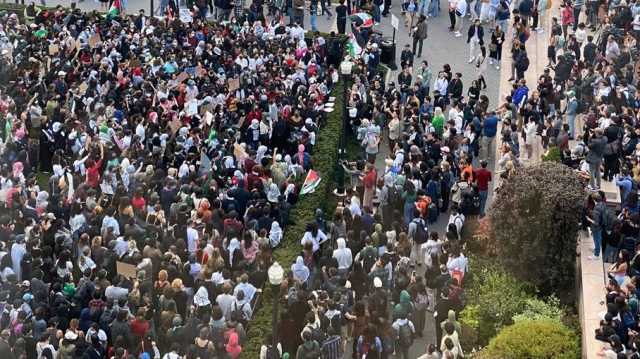 جامعة أمريكية تحاول منع الصحافة من تغطية تظاهرة طلابية ضد الاحتلال (فيديو)