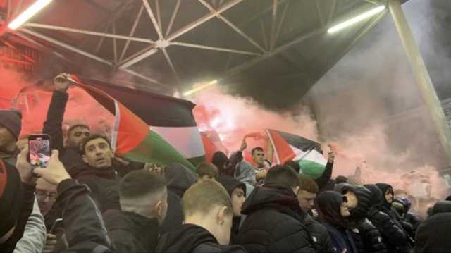 مدرجات نادي ديري الأيرلندي تشتعل بأعلام فلسطين وهتافات لغزة (فيديو)