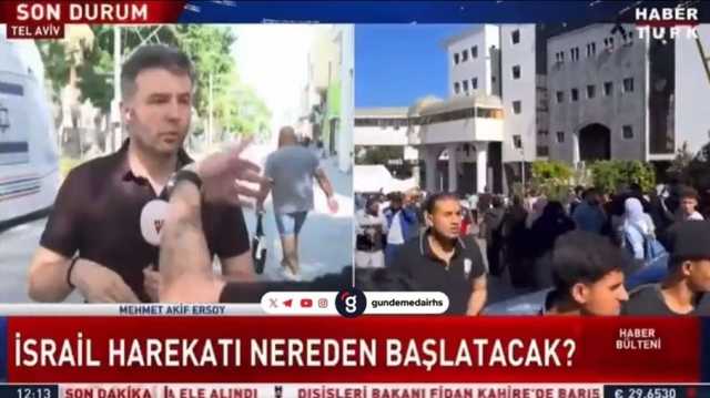 لحظة اعتداء مستوطن على صحفي تركي على الهواء مباشرة (شاهد)