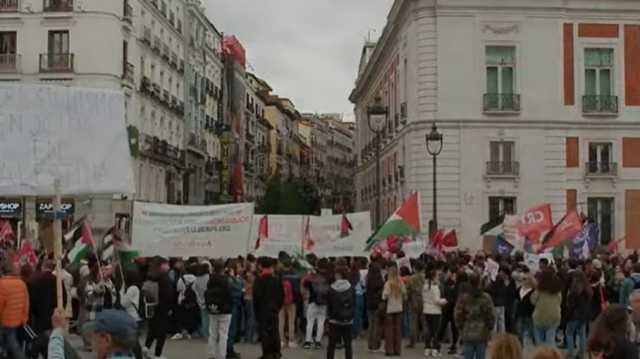 إضرابات ومظاهرات طلابية كبيرة بإسبانيا تضامنا مع فلسطين (شاهد)