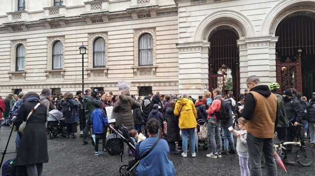 وقفة احتجاجية أممام الخارجية البريطانية في لندن تضامنا مع أطفال فلسطين