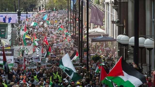 إزالة 40 علما فلسطينيا فوق جسر هاملتون في لندن.. مواطنون: تمثل حرية التعبير