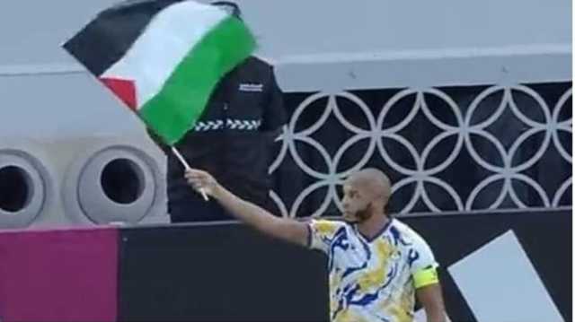 علم فلسطين يزين ملاعب الدوري القطري لكرة القدم تضامنا مع غزة (شاهد)