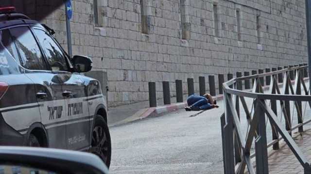 طعن جندي إسرائيلي في القدس واستشهاد المنفذ (فيديو)