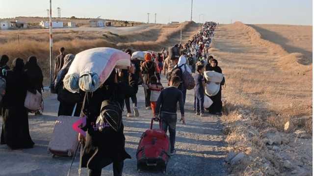 بين اللجوء والنزوح.. أين يذهب السوريون الفارون من جحيم الحرب في لبنان؟ (شاهد)