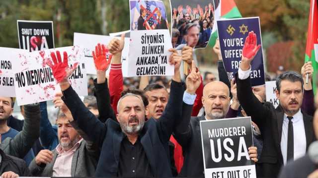 أتراك يتظاهرون أمام مقر الخارجية تزامنا مع لقاء فيدان وبلينكن (شاهد)