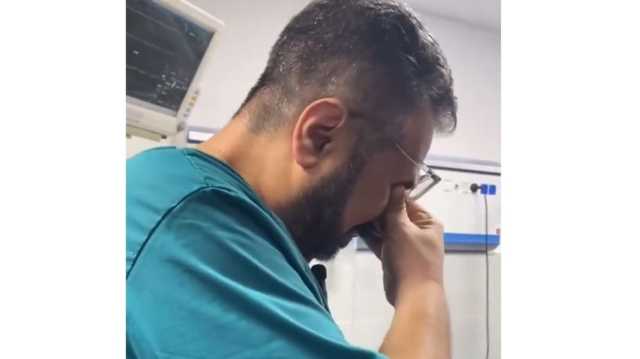نشكو الأمة العربية إلى الله.. مدير مستشفى الإندونيسي يبكي بحرقة حال المصابين (شاهد)