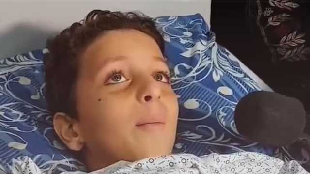 طفل فلسطيني يناشد لعلاجه في مصر بدلا من بتر ساقه شاهد