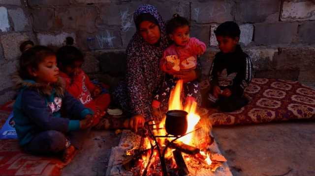 وسط عدوان إسرائيلي وحشي.. غياب الوقود يعيد غزة إلى الحياة البدائية