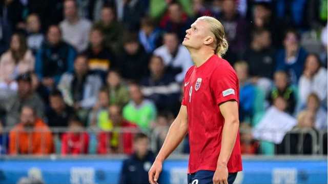الإصابة تبعد هالاند عن مباراة منتخب بلاده النرويج في التصفيات الأوروبية