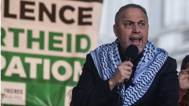 السفير الفلسطيني حسام زملط يوبّخ قناة العربية بسبب غزة (شاهد)
