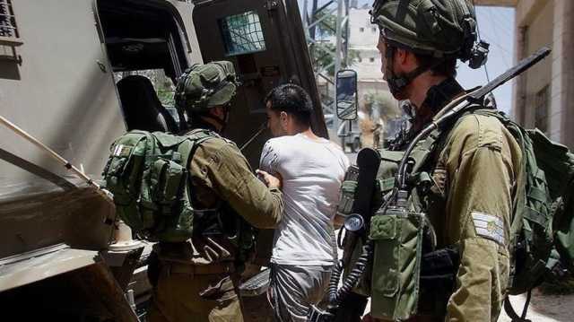 اعتقال العشرات في الضفة الغربية المحتلة.. تضييق متواصل على الفلسطينيين
