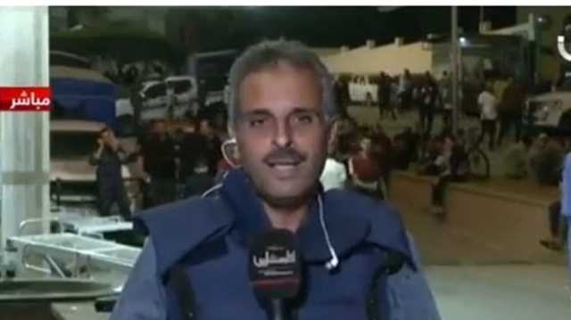 استشهاد مراسل تلفزيون فلسطين بغزة.. تأثر كبير بردة فعل زميله (شاهد)