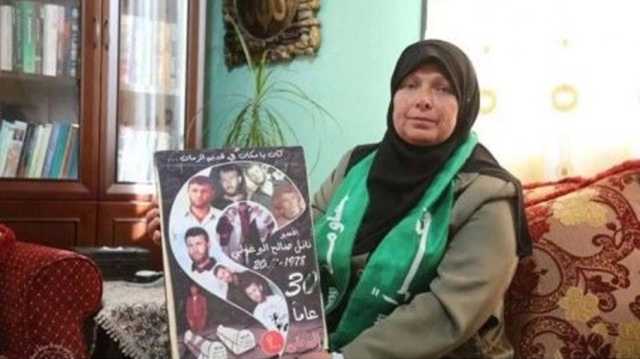 الاحتلال يعتقل عددا من الفلسطينيين بالضفة بينهم أسيرتان محررتان
