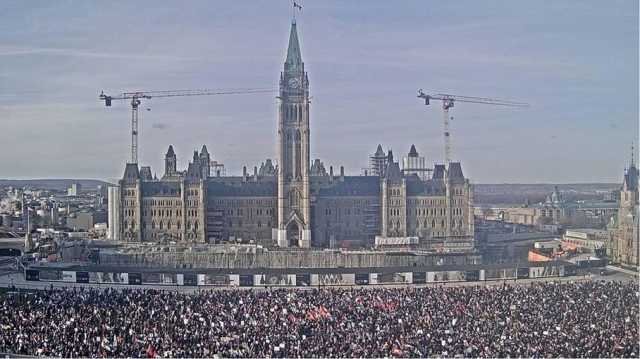 آلاف الكنديين يشاركون بمسيرة مؤيدة لفلسطين.. طالبوا بوقف العدوان على غزة (شاهد)