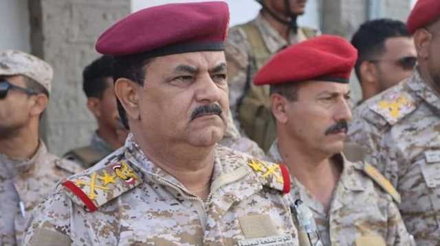 وزير الدفاع اليمني يجري مباحثات مع مسؤولين عسكريين في الرياض