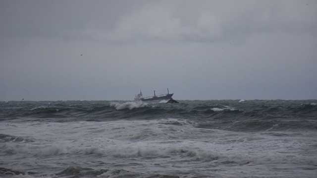 سفينة تركية تنجو من انفجار في البحر الأسود.. من المسؤول عن الألغام البحرية؟