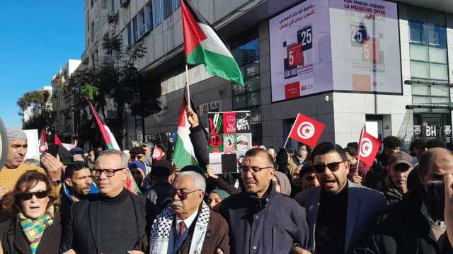 تونسيون يتظاهرون في ذكرى ثورتهم: متمسكون بالشرعية وسنسقط الانقلاب