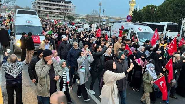 سيل بشري يدشن العام الجديد بإسطنبول ضد عدوان الاحتلال على غزة (مباشر)