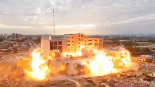 جيش الاحتلال ينسف بالكامل مبنى جامعة الإسراء جنوب غزة (فيديو)