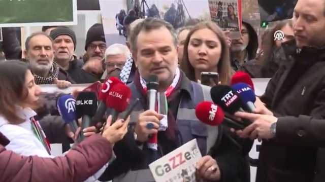 صحفي تركي يوجه رسالة للسيسي بشأن المذبحة بحق الصحفيين في غزة (شاهد)