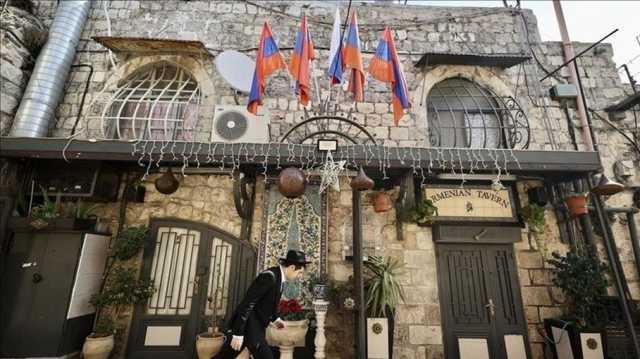 الأرمن في القدس يواصلون اعتصامهم ضد صفقة مشبوهة تسلبهم أراضي كنيستهم