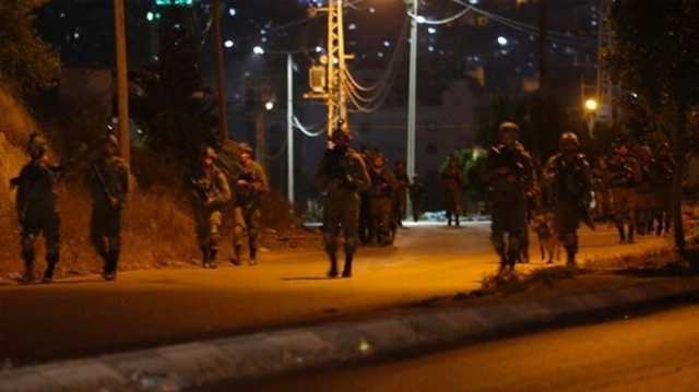 قوات الاحتلال تقتحم عدة مدن وبلدات في الضفة الغربية.. واعتقالات في قلقيلية (شاهد)
