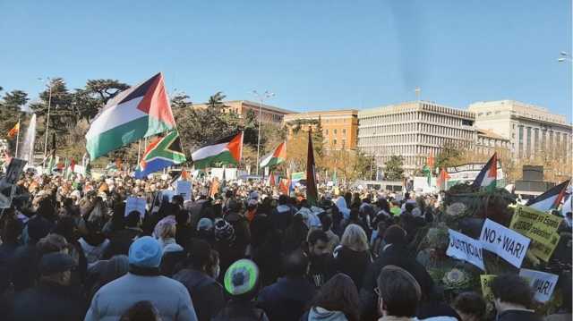 مئات الآلاف في إسبانيا يطالبون بوقف الإبادة الجماعية في فلسطين (شاهد)