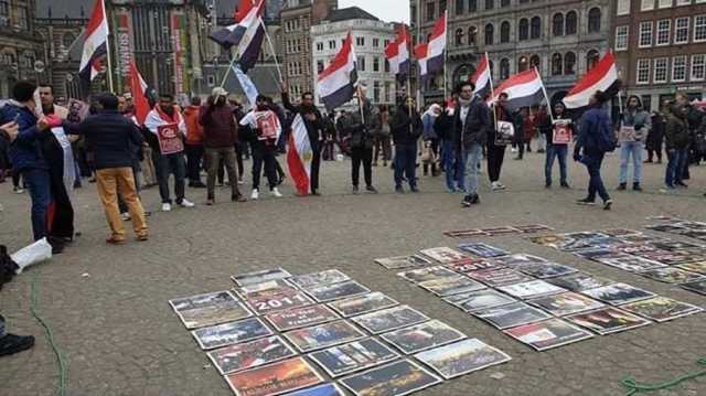نشطاء مصريون يحيون الذكرى الـ13 لثورة يناير في أمستردام (شاهد)