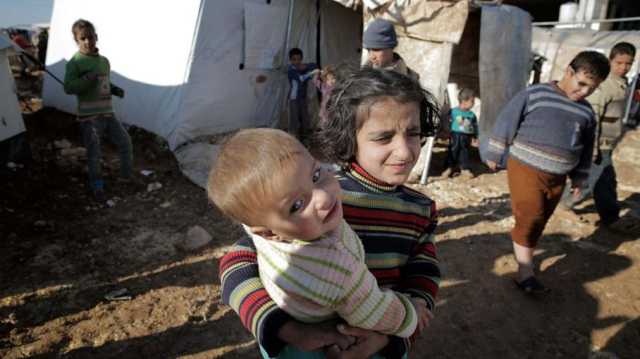 أزمة إنسانية تُهدّد حياتهم.. هذه معاناة قرابة ألفي عائلة نازحة بريف حلب