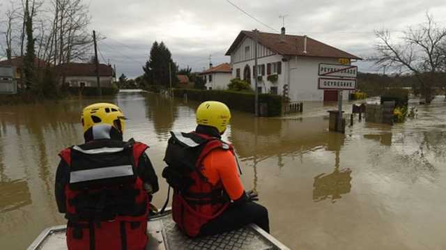 العاصفة مونيكا تتسبب بمقتل 5 أشخاص وفقدان آخرين جنوب شرق فرنسا