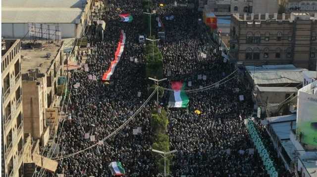 تحت شعار مع فلسطين جاهزون لكل الخيارات.. مسيرات يمنية تندد بجرائم الاحتلال (شاهد)