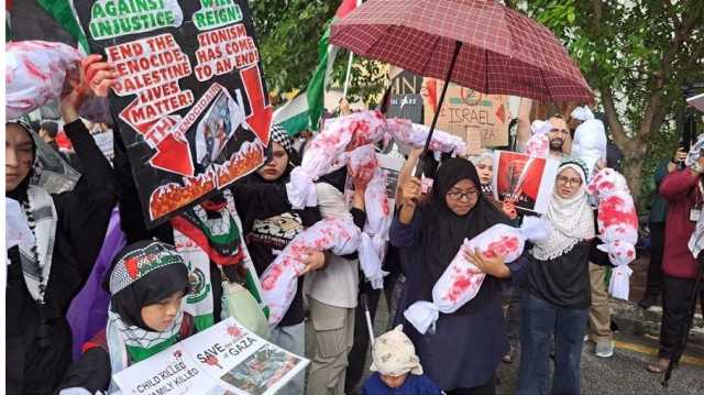 مظاهرة حاشدة أمام السفارة الأمريكية في ماليزيا تنديدا بمجازر الاحتلال في غزة (شاهد)