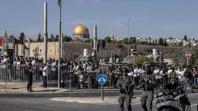 الاحتلال يمنع الفلسطينيين من الوصول للأقصى ويعتدي على المرابطين (شاهد)