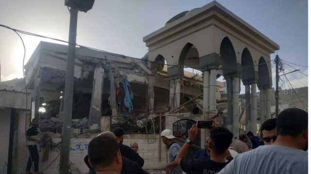 منذ فجر السبت.. الاحتلال يحوّل 3 مساجد في خانيونس إلى ركام
