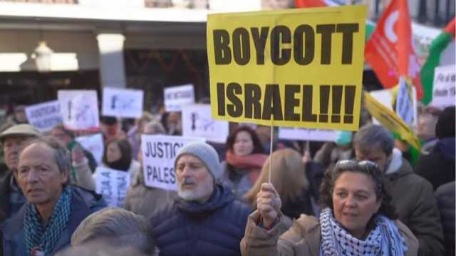 متظاهرون في مدريد يطالبون بوقف العدوان الإسرائيلي على غزة (فيديو)