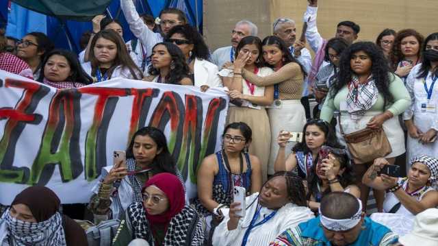 وقفة احتجاجية نادرة في الإمارات تضامناً مع فلسطين خلال مؤتمر المناخ (شاهد)