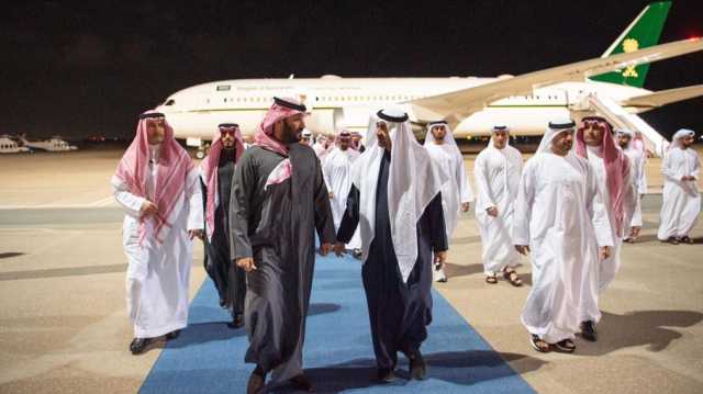 محمد بن سلمان يصل الإمارات في زيارة خاصة ويلتقي ابن زايد (صور)