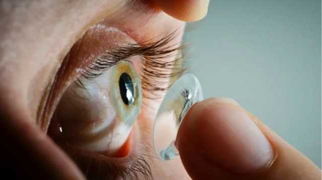 علماء يبتكرون عدسات لاصقة جديدة قد تحدث ثورة في طب العيون.. ما السبب؟