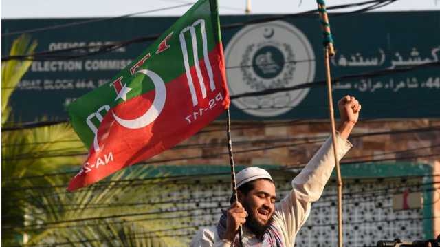 انتخابات غير محسومة في باكستان.. وخصوم عمران خان يتفقون على تشكيل حكومة
