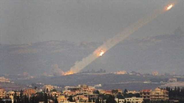 حزب الله يطلق دفعة صاروخية كبيرة باتجاه قاعدة إسرائيلية للمراقبة (شاهد)