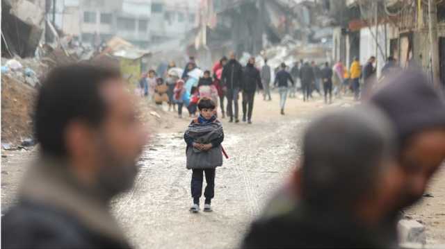 مشهد مؤلم.. استشهاد طفل فلسطيني خلال حمله الخبز إلى عائلته في غزة