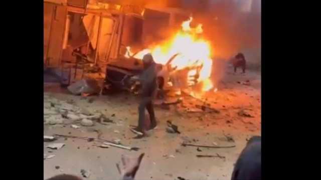 غارة إسرائيلية تستهدف مركبة في مخيم جنين.. وأنباء عن شهداء (فيديو)