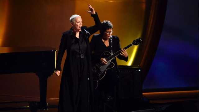 مغنية إسكتلندية تدعو لوقف إطلاق النار بغزة خلال حفل جوائز غرامي (شاهد)