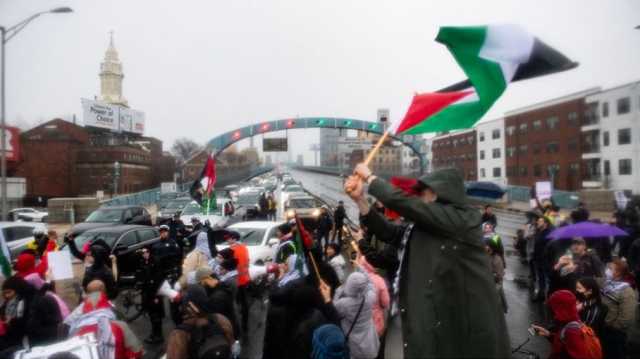 محتجون يقاطعون اجتماعا في أمريكا لبيع عقارات فلسطينية لليهود (شاهد)
