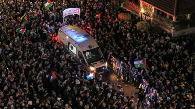 آلاف الأردنيين يتظاهرون أمام سفارة الاحتلال في عمّان رغم التضييق الأمني (شاهد)