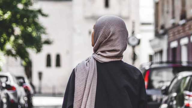 لخلعه حجابها.. تهديدات تُجبر مدير ثانوية بفرنسا على الاستقالة بسبب شجاره مع طالبة