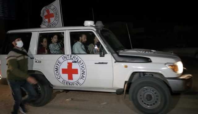 القسام تسلم الدفعة السادسة من الأسرى الإسرائيليين للصليب الأحمر