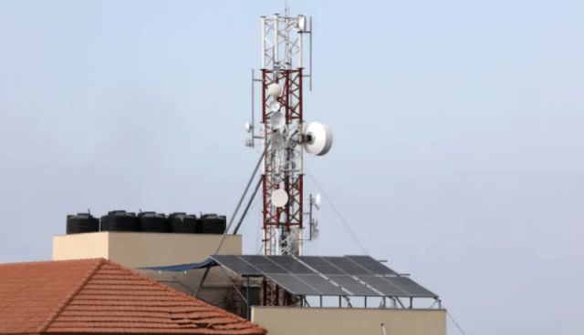 إنقطاع كامل لكافة خدمات الاتصالات والإنترنت مع قطاع غزة